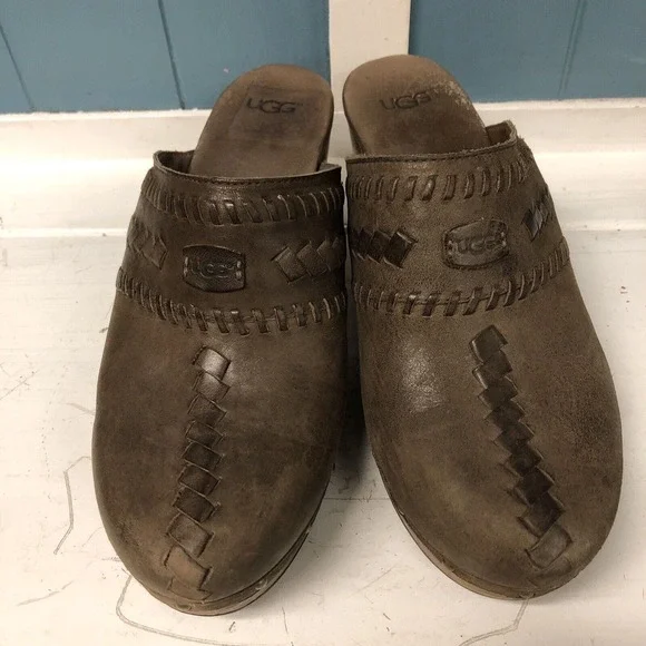 UGG‎ Women's Size 9 Slip On Clogs, Tan Brown Clogs With Wooden Heels - Picture 3 of 9